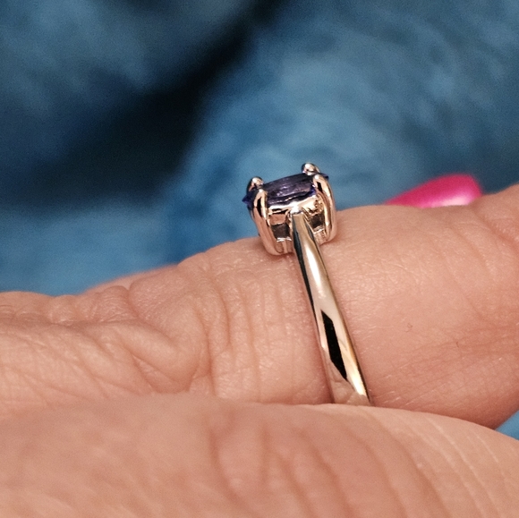 Sz 6, Dainty Solitaire Tanzanite Ring, 925 Silver,Rhodium,& Rough Sample of Tanz - Picture 3 of 13